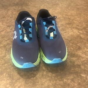 Used men’s on cloud monster us size 11 (fits like 10)